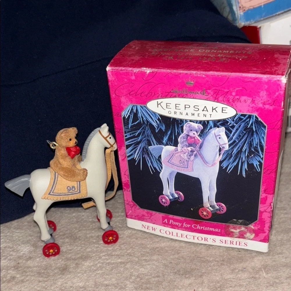 1998 Hallmark Keepsake #1 A Pony for Christmas series with Bear - White and Red